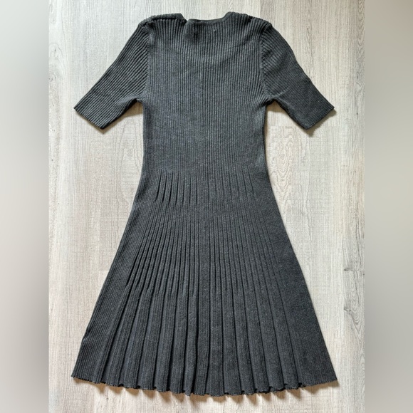Olive & Oak Gray Fit & Flare A-Line Ribbed Sweater Dress Sz L. Figure flattering - Picture 2 of 3